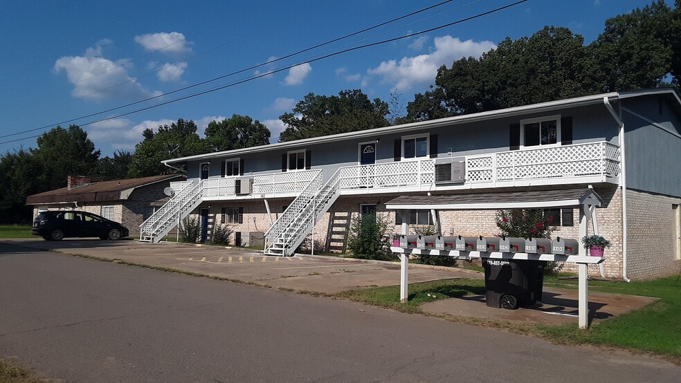 Building Photo - 142 Fields St