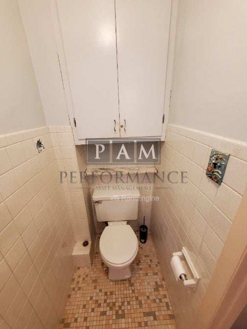 Building Photo - 919 E Brady St