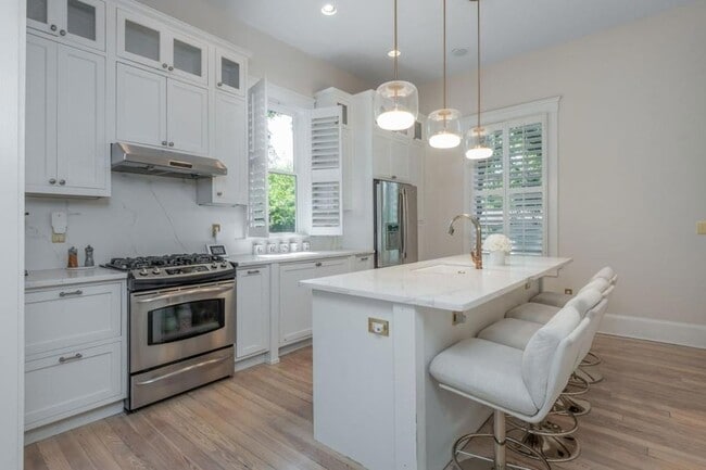 Building Photo - 242 Haralson Ave NE