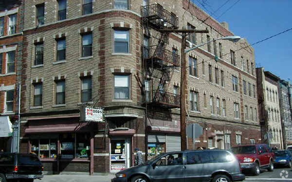 Building Photo - 92 Pulaski St