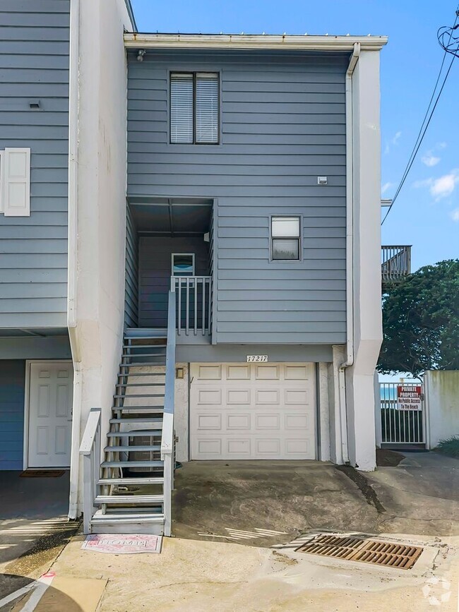 Building Photo - Amazing 3-Bed Condo with HUGE porch on the...