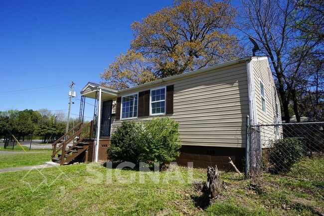 Building Photo - 581 Seminole Cir