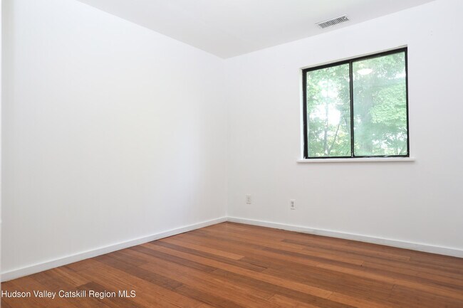 Building Photo - 259 Village Ct