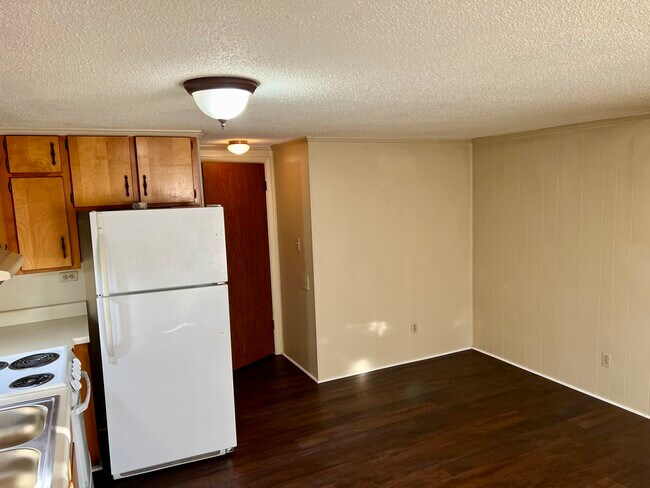 Building Photo - 110 Lyons St