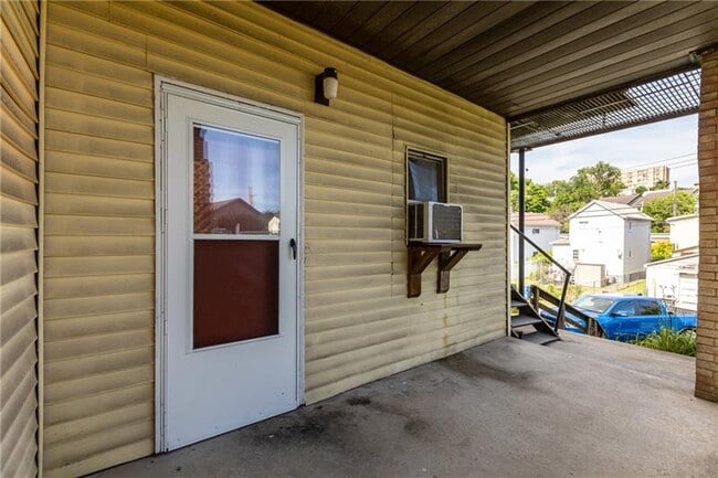 Building Photo - 415 Carothers Ave