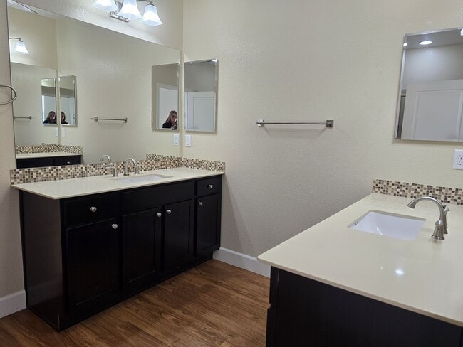 Building Photo - Executive home located on a quiet cul-de-s...
