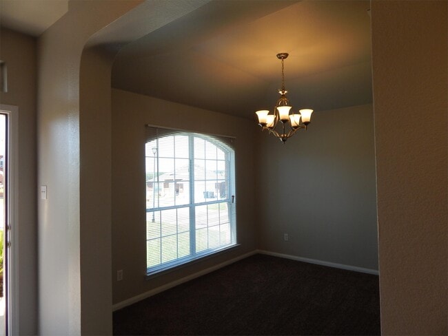 Building Photo - 601 Cattail Cir