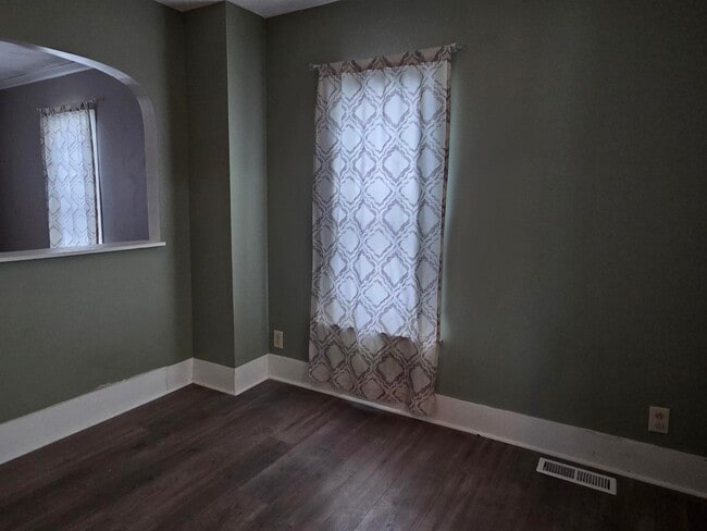 Building Photo - 2 bedroom Single Family