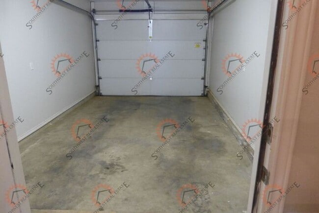 Building Photo - Perfect for roommates--2 bedroom 2 bathroo...