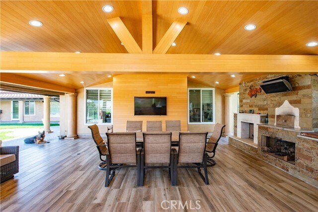 Building Photo - 27048 Triumph Ave