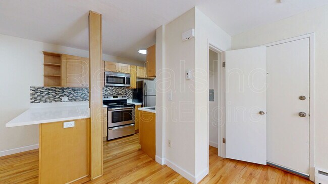 Building Photo - 740 Rhode Island St