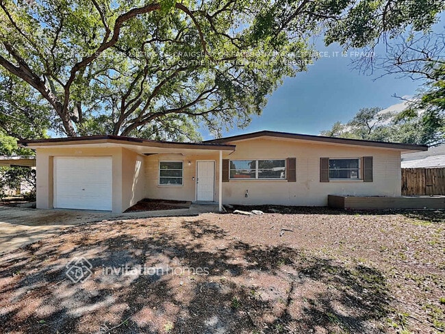 Building Photo - 2209 Curtis Dr S