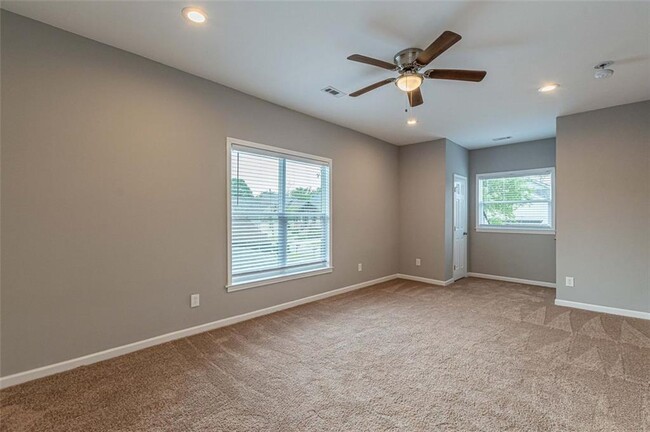 Building Photo - 3362 Colville Ave