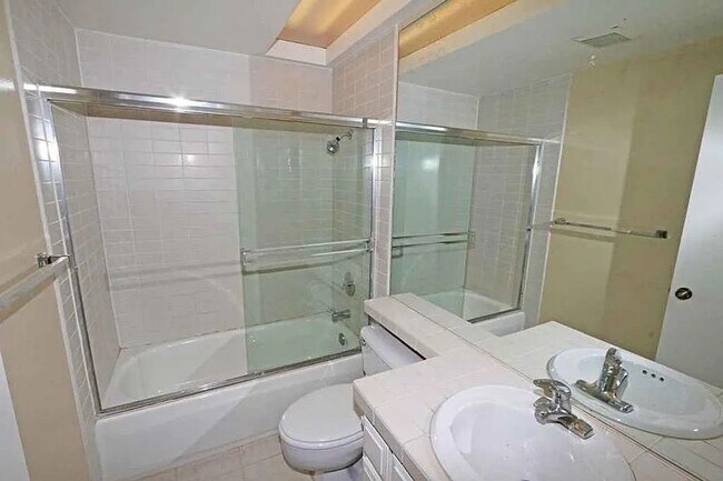 Building Photo - Spacious 2 Bedroom 2-1/2 Bathroom Townhome with 2-car garage in La Jolla near UCSD