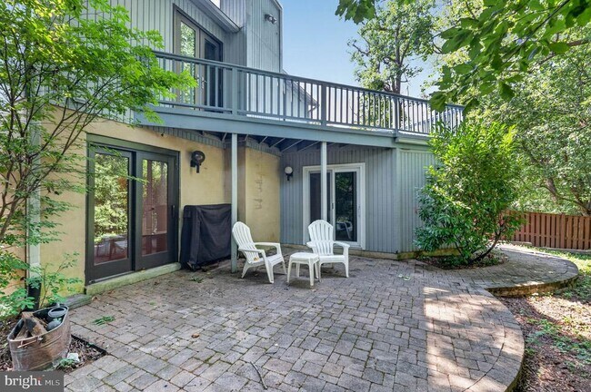 Building Photo - 6 Youngs Farm Ct