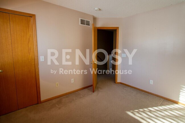 Building Photo - Available August 8 - 2 Bed/1.5 Bath Townhome in Prior Lake