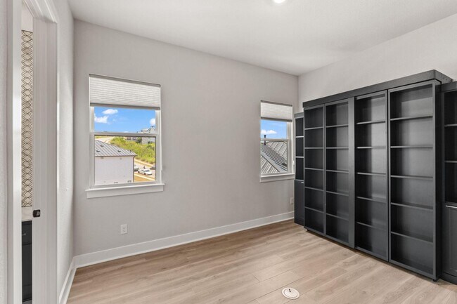 Building Photo - 4 Maybury Wy
