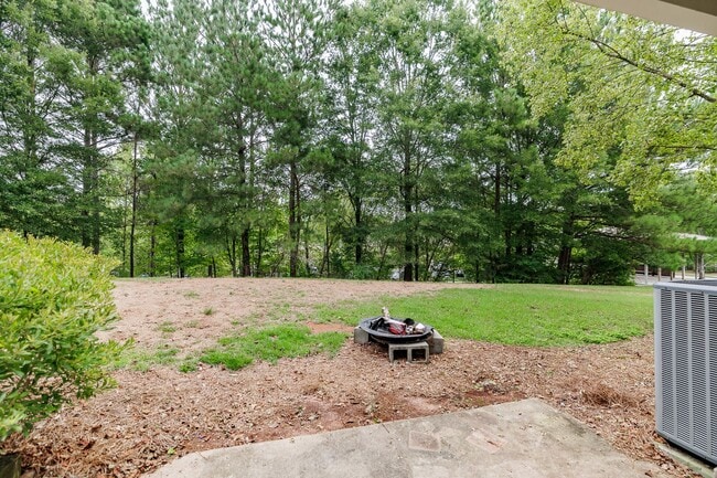 Building Photo - Ground-level, one-story condo in the highly sought-after gated community, The Woodlands of Athens!