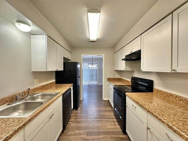 Building Photo - Available-2 Bed 2 Bath Apartment in Central Tyler!