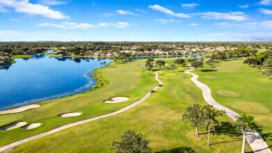 Building Photo - 825 Club Dr