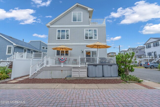 Building Photo - 573 Tarpon Ave