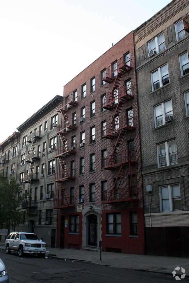 Primary Photo - 58 E 190th St