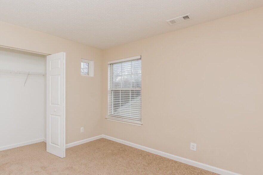 Building Photo - 2355 Lexington Ln