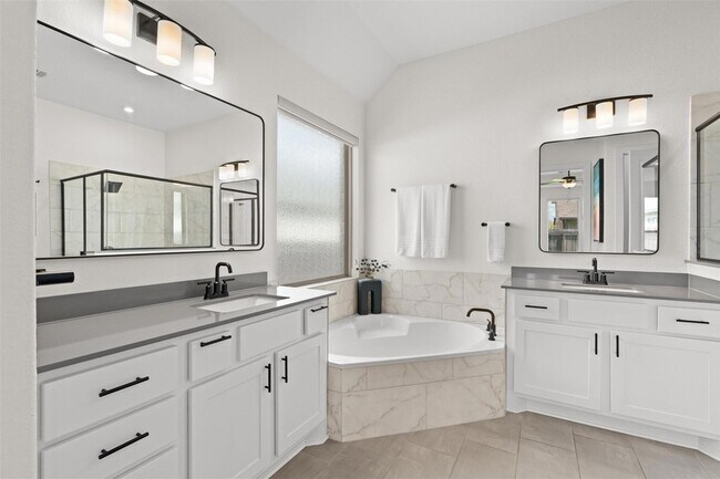 Building Photo - 3800 Sandhill Crane Dr