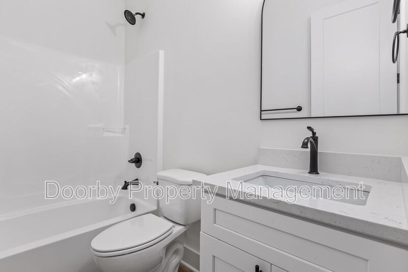 Building Photo - 2305 Kirby Ave