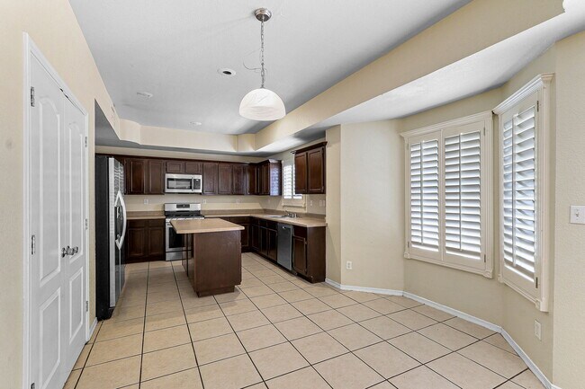 Building Photo - 14180 Robert Ituarte Dr