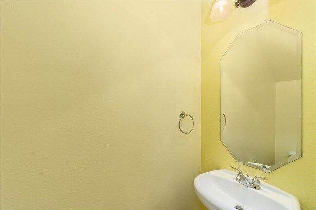 Building Photo - 905 Carriage Hills Blvd