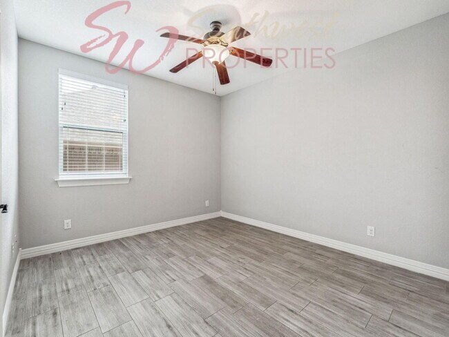 Building Photo - Stunning 5 bedroom, 3.5 bath in Elk Ridge Estates!