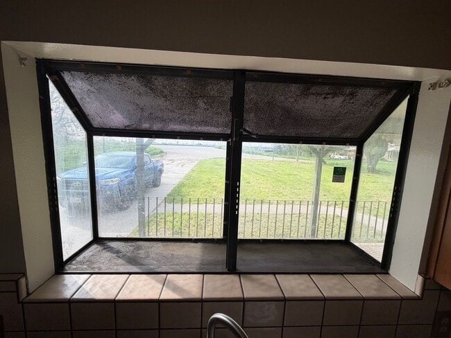 Building Photo - 3 bedroom 2 bath home for rent