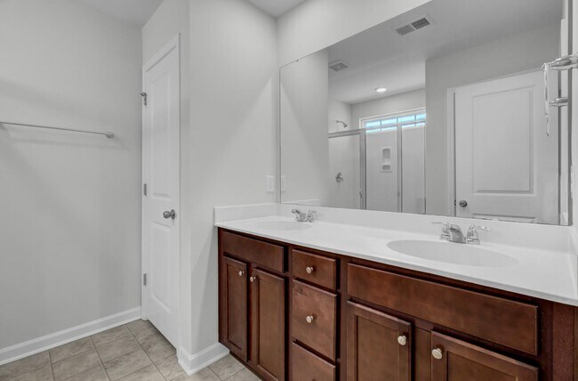 Building Photo - 131 Lakestone Rd