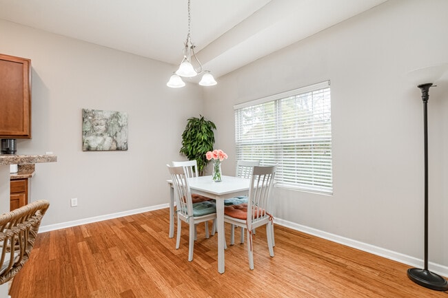Building Photo - 9077 Polaris Lakes Dr