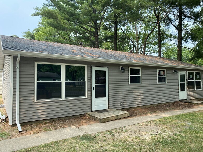 Building Photo - 2605 Roland Dr