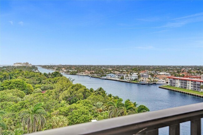 Building Photo - 1150 Hillsboro Mile Unit 1016