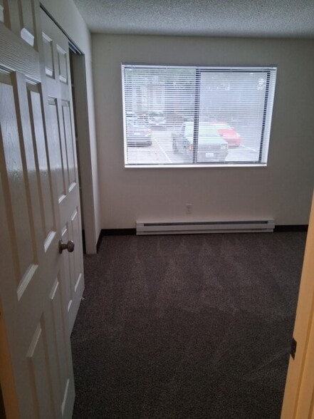 Building Photo - 10800 Roosevelt Way NE