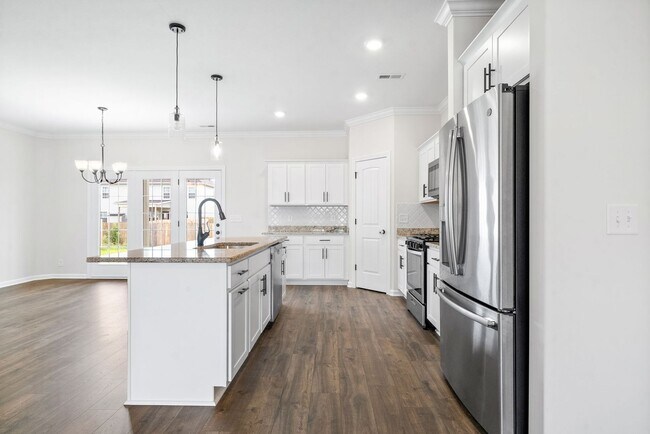 Building Photo - Dog Friendly Four Bedroom Near I24!