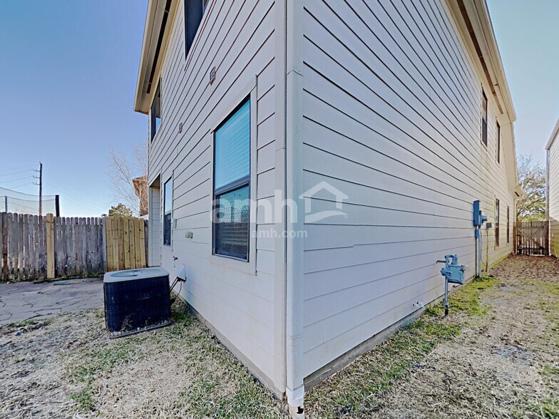 Building Photo - 29712 Buffalo Canyon Dr