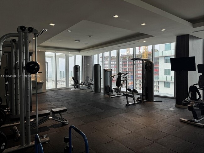 Building Photo - 1010 SW 2nd Ave