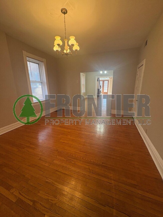 Building Photo - 3939 Magnolia Ave