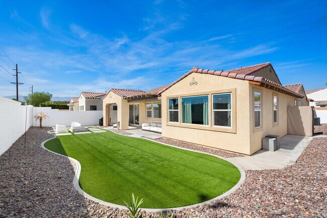 Building Photo - 51726 Via Santero