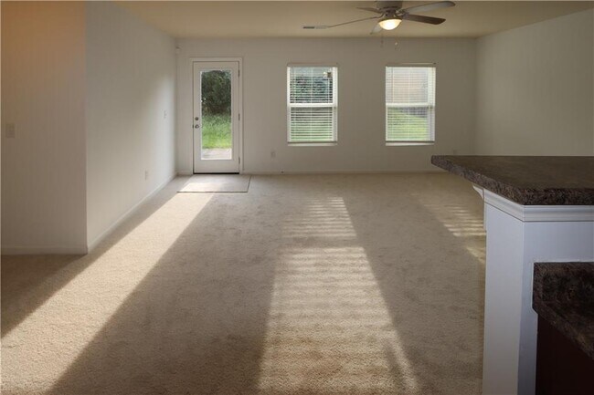 Building Photo - 31 Southfork Dr