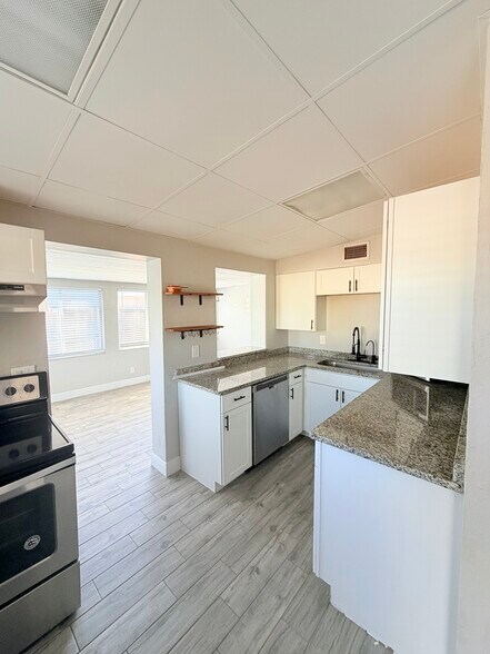 Building Photo - 1063 Lillian St