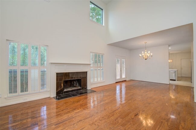 Building Photo - 6 Town Oaks Pl