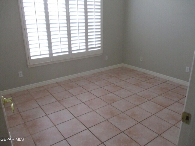 Building Photo - 2030 Paseo Del Prado Dr