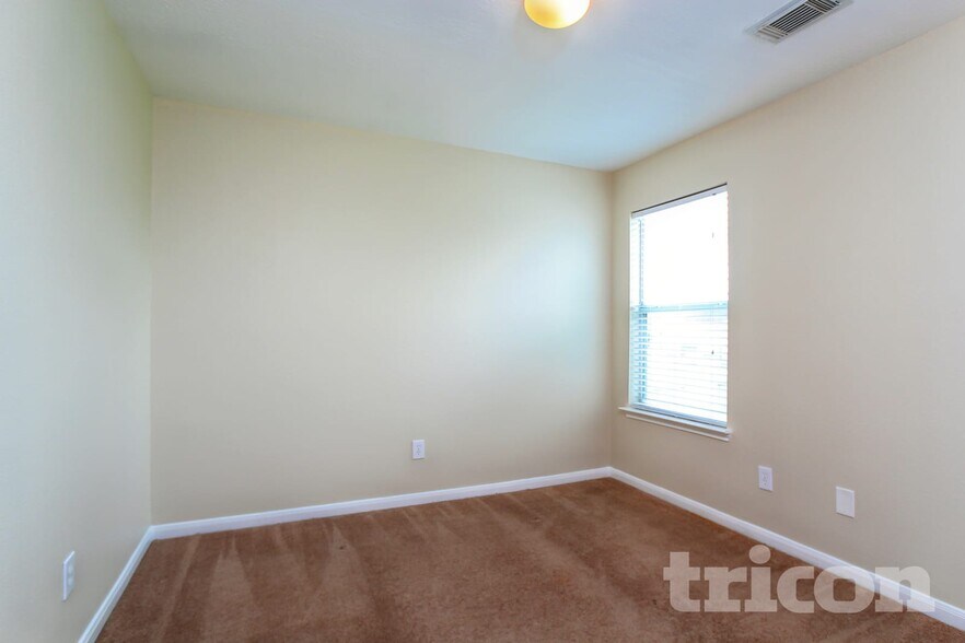 Building Photo - 3643 Fuller Bluff Dr