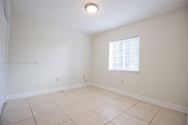 Building Photo - 15650 NW 39th Ct