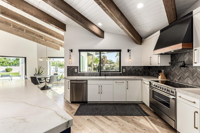 Building Photo - 9917 N 52nd St